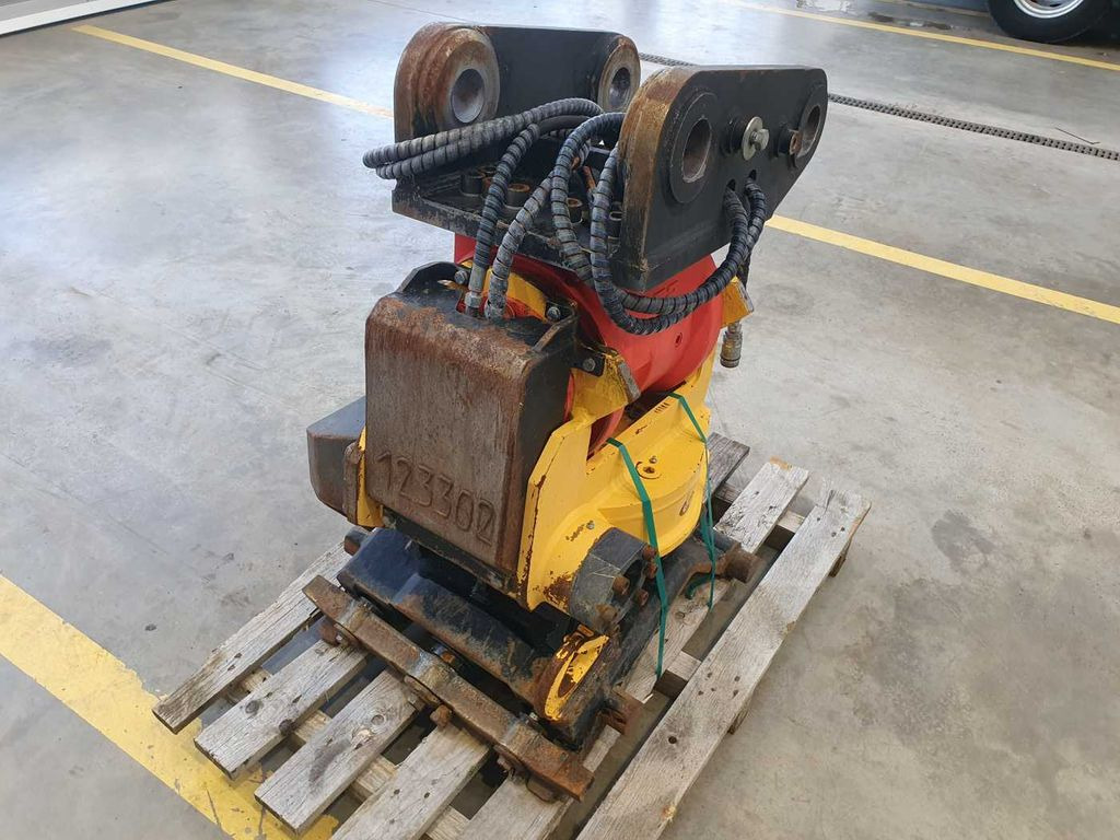 Rädlinger Schwenkrotator CAT M318 / CW 40 / 2016 - Tiltrotátor - Építőipari gépek: 5 kép. Rädlinger Schwenkrotator CAT M318 / CW 40 / 2016 - Tiltrotátor - Építőipari gépek: 5 kép.