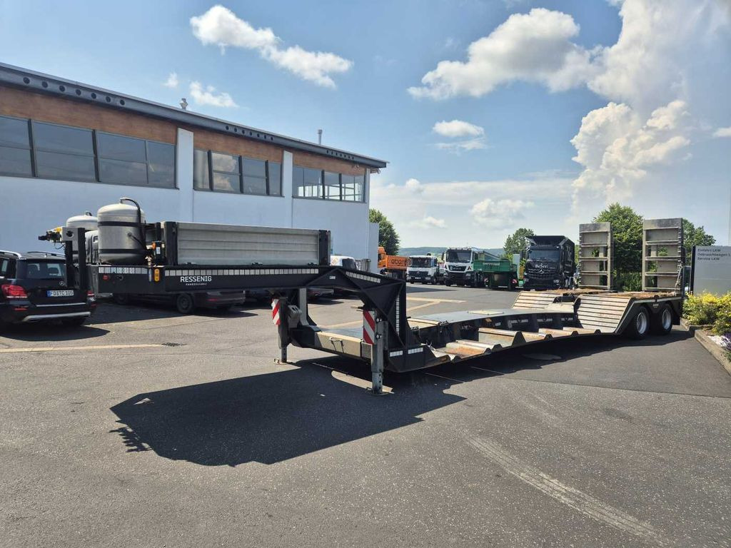 Ressenig SATL2-400 teleskop.-Maschinentieflader Ressenig SATL2-400 teleskop.-Maschinentieflader - Félpótkocsi mélybölcsős: 2 kép. Ressenig SATL2-400 teleskop.-Maschinentieflader Ressenig SATL2-400 teleskop.-Maschinentieflader - Félpótkocsi mélybölcsős: 2 kép.