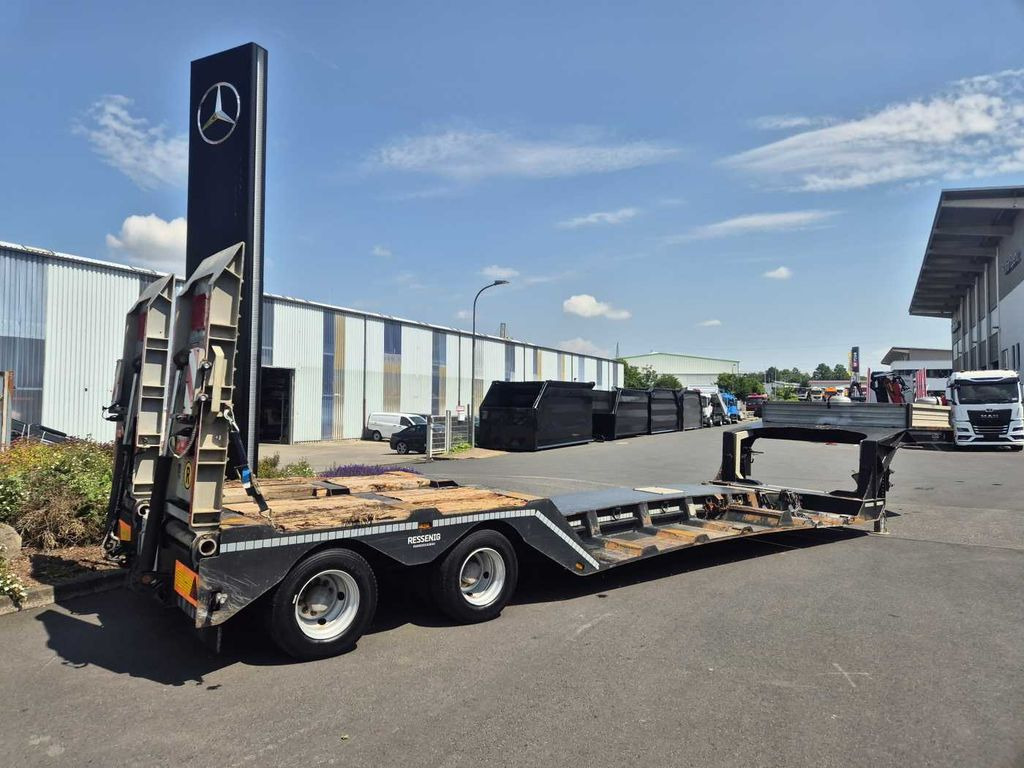 Ressenig SATL2-400 teleskop.-Maschinentieflader Ressenig SATL2-400 teleskop.-Maschinentieflader - Félpótkocsi mélybölcsős: 1 kép. Ressenig SATL2-400 teleskop.-Maschinentieflader Ressenig SATL2-400 teleskop.-Maschinentieflader - Félpótkocsi mélybölcsős: 1 kép.