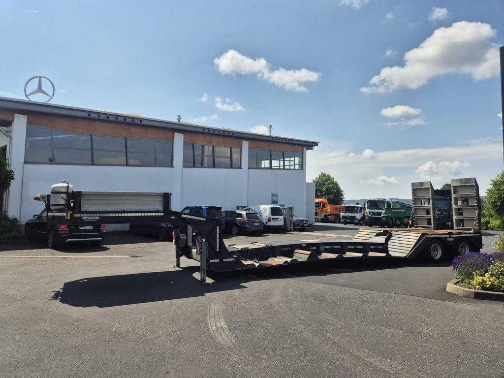 Ressenig SATL2-400 teleskop.-Maschinentieflader Ressenig SATL2-400 teleskop.-Maschinentieflader - Félpótkocsi mélybölcsős: 5 kép. Ressenig SATL2-400 teleskop.-Maschinentieflader Ressenig SATL2-400 teleskop.-Maschinentieflader - Félpótkocsi mélybölcsős: 5 kép.