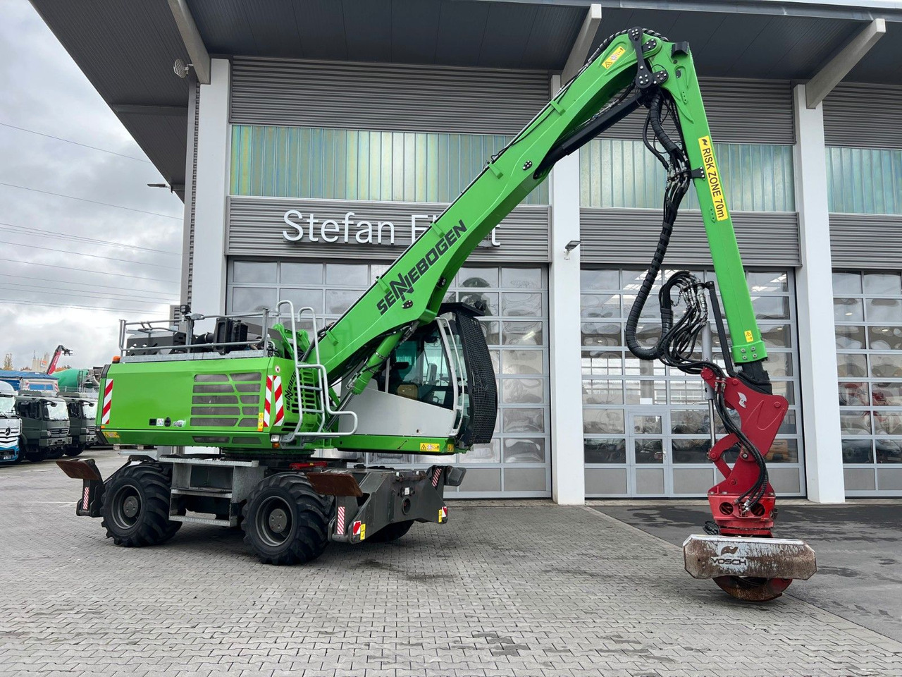 Sennebogen 718 / inkl. Vosch Fällzange / nur 1.965h! - Gumikerekes kotró: 2 kép. Sennebogen 718 / inkl. Vosch Fällzange / nur 1.965h! - Gumikerekes kotró: 2 kép.