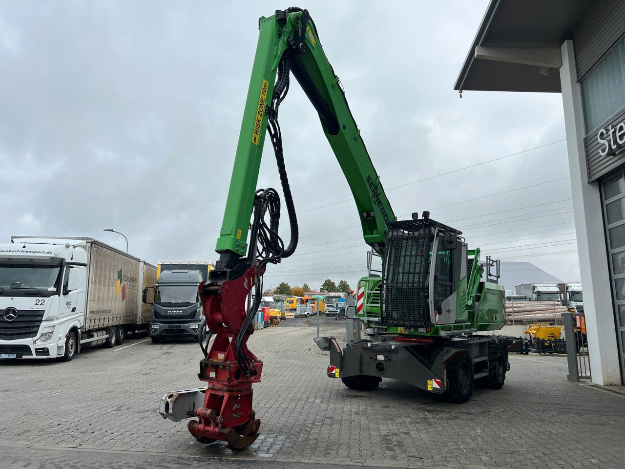 Sennebogen 718 / inkl. Vosch Fällzange / nur 1.965h! - Gumikerekes kotró: 5 kép. Sennebogen 718 / inkl. Vosch Fällzange / nur 1.965h! - Gumikerekes kotró: 5 kép.