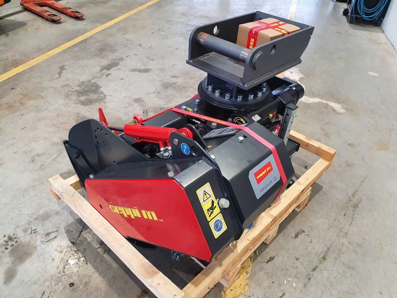 Seppi MINI-BMS 105 Forstmulcher Drehmotor MS08 - Erdészeti mulcsozó: 5 kép. Seppi MINI-BMS 105 Forstmulcher Drehmotor MS08 - Erdészeti mulcsozó: 5 kép.