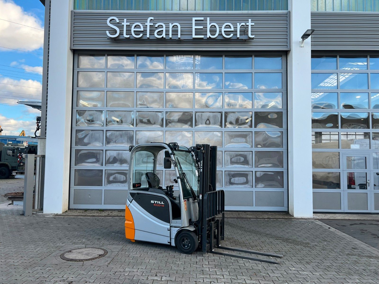 Still RX20-14 / Triplex: 4.60m! / nur 2.438h! / SS - Elektromos targonca: 1 kép. Still RX20-14 / Triplex: 4.60m! / nur 2.438h! / SS - Elektromos targonca: 1 kép.