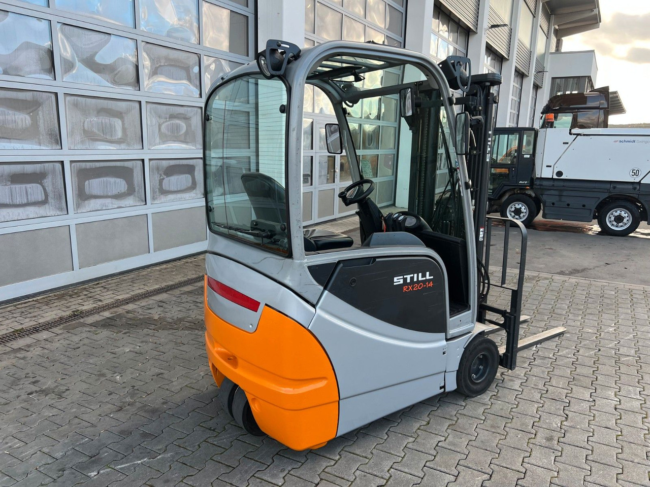 Still RX20-14 / Triplex: 4.60m! / nur 2.438h! / SS - Elektromos targonca: 4 kép. Still RX20-14 / Triplex: 4.60m! / nur 2.438h! / SS - Elektromos targonca: 4 kép.