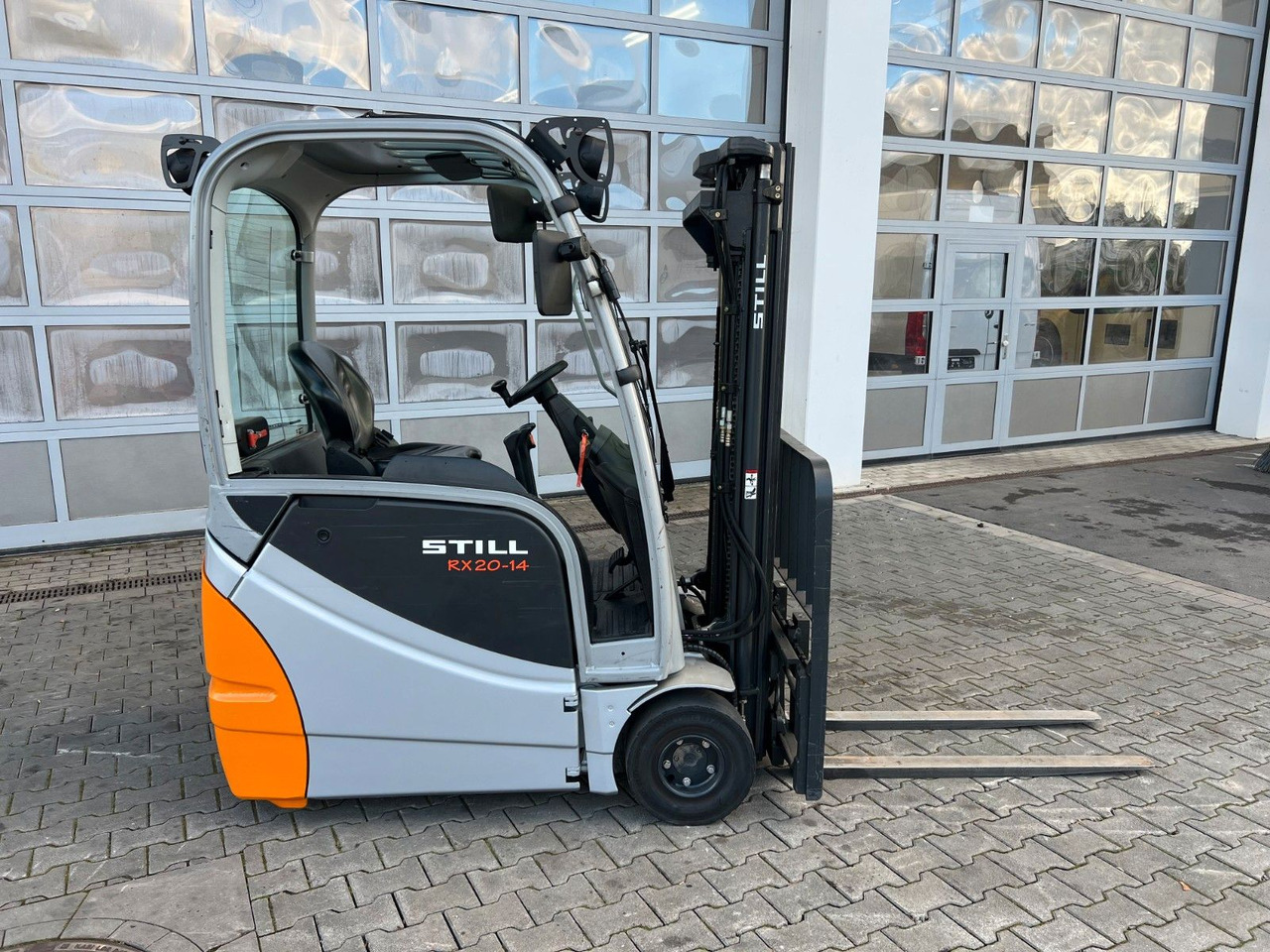 Still RX20-14 / Triplex: 4.60m! / nur 2.438h! / SS - Elektromos targonca: 3 kép. Still RX20-14 / Triplex: 4.60m! / nur 2.438h! / SS - Elektromos targonca: 3 kép.