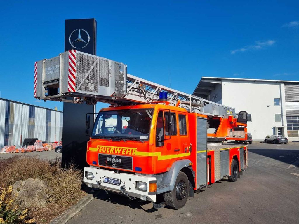 MAN 15.284LC Metz DLK 23-12 Feuerwehr Drehleiter - Teherautó: 1 kép. MAN 15.284LC Metz DLK 23-12 Feuerwehr Drehleiter - Teherautó: 1 kép.