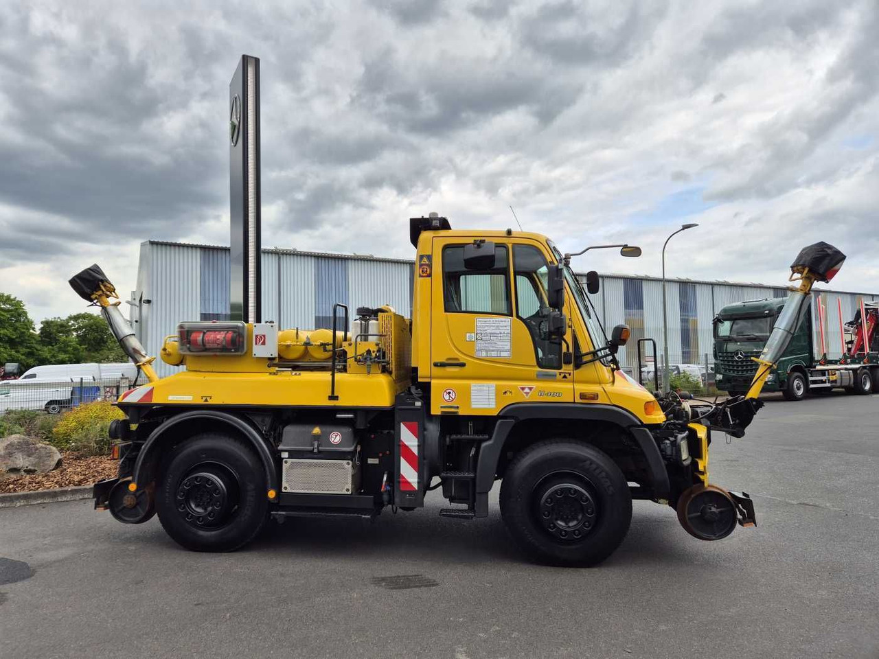 Unimog U400 4x4 Zweiwege ZAGRO 800t/52 Achsen Funk - Teherautó: 5 kép. Unimog U400 4x4 Zweiwege ZAGRO 800t/52 Achsen Funk - Teherautó: 5 kép.