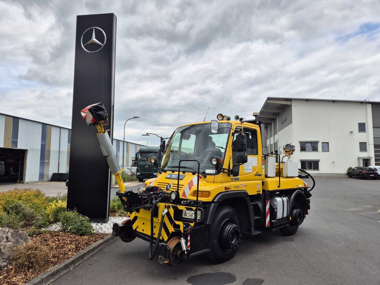 Unimog U400 4x4 Zweiwege ZAGRO 800t/52 Achsen Funk - Teherautó: 1 kép. Unimog U400 4x4 Zweiwege ZAGRO 800t/52 Achsen Funk - Teherautó: 1 kép.