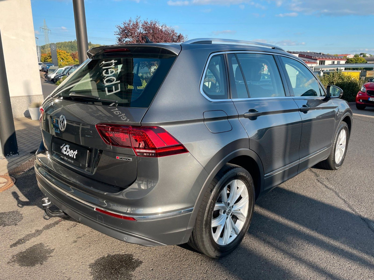 Volkswagen Tiguan 2.0 TSI Highline 4M AHK+LED+DAB+ACC+PDC - Terepjáró/ SUV: 5 kép. Volkswagen Tiguan 2.0 TSI Highline 4M AHK+LED+DAB+ACC+PDC - Terepjáró/ SUV: 5 kép.