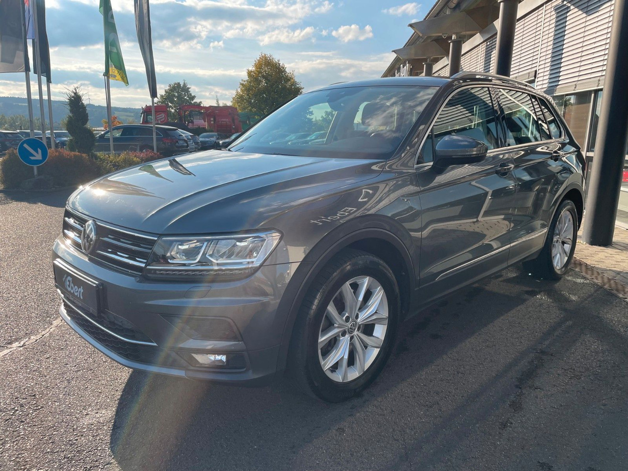 Volkswagen Tiguan 2.0 TSI Highline 4M AHK+LED+DAB+ACC+PDC - Terepjáró/ SUV: 2 kép. Volkswagen Tiguan 2.0 TSI Highline 4M AHK+LED+DAB+ACC+PDC - Terepjáró/ SUV: 2 kép.