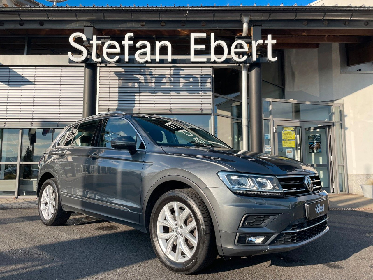 Volkswagen Tiguan 2.0 TSI Highline 4M AHK+LED+DAB+ACC+PDC - Terepjáró/ SUV: 1 kép. Volkswagen Tiguan 2.0 TSI Highline 4M AHK+LED+DAB+ACC+PDC - Terepjáró/ SUV: 1 kép.