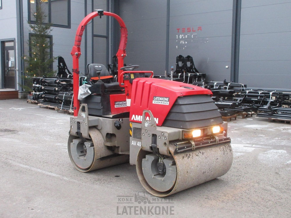 Ammann AV40-2 tandemjyrä - Henger: 2 kép. Ammann AV40-2 tandemjyrä - Henger: 2 kép.