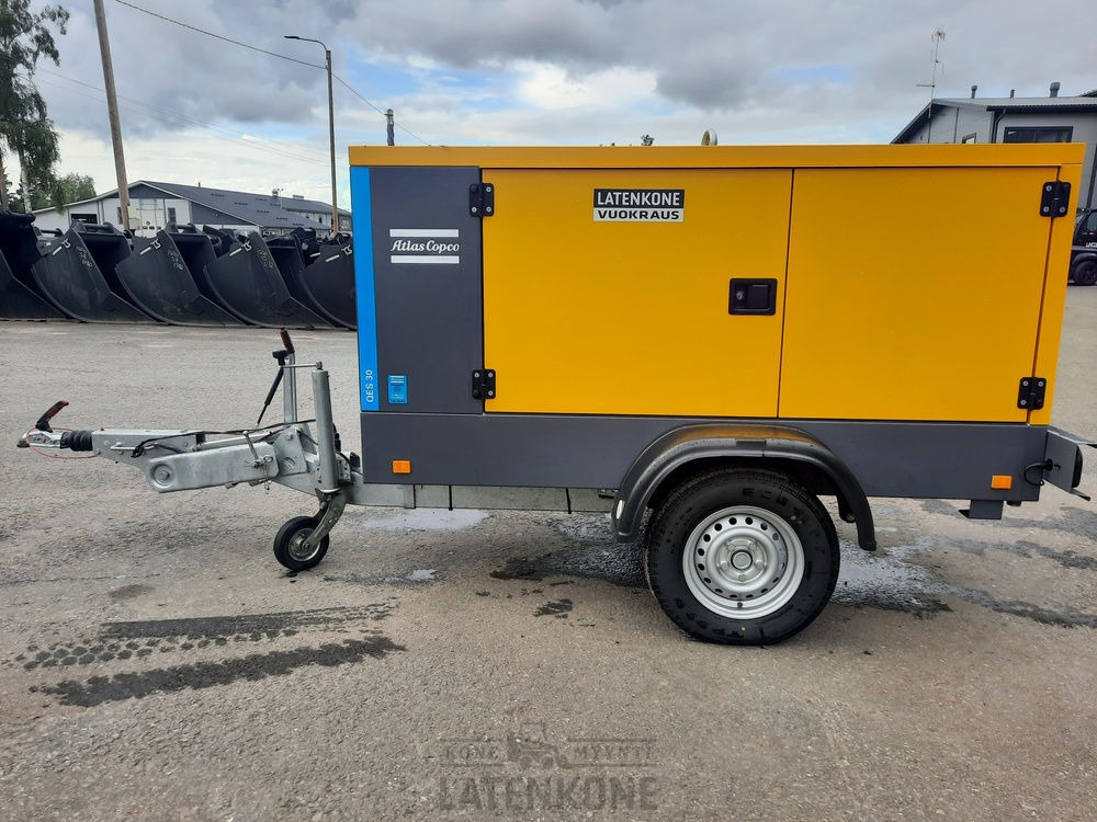 Atlas Copco QES 30 50 Hz Generaattori vetovarustuksella ID 4349 - Áramfejlesztő: 5 kép. Atlas Copco QES 30 50 Hz Generaattori vetovarustuksella ID 4349 - Áramfejlesztő: 5 kép.