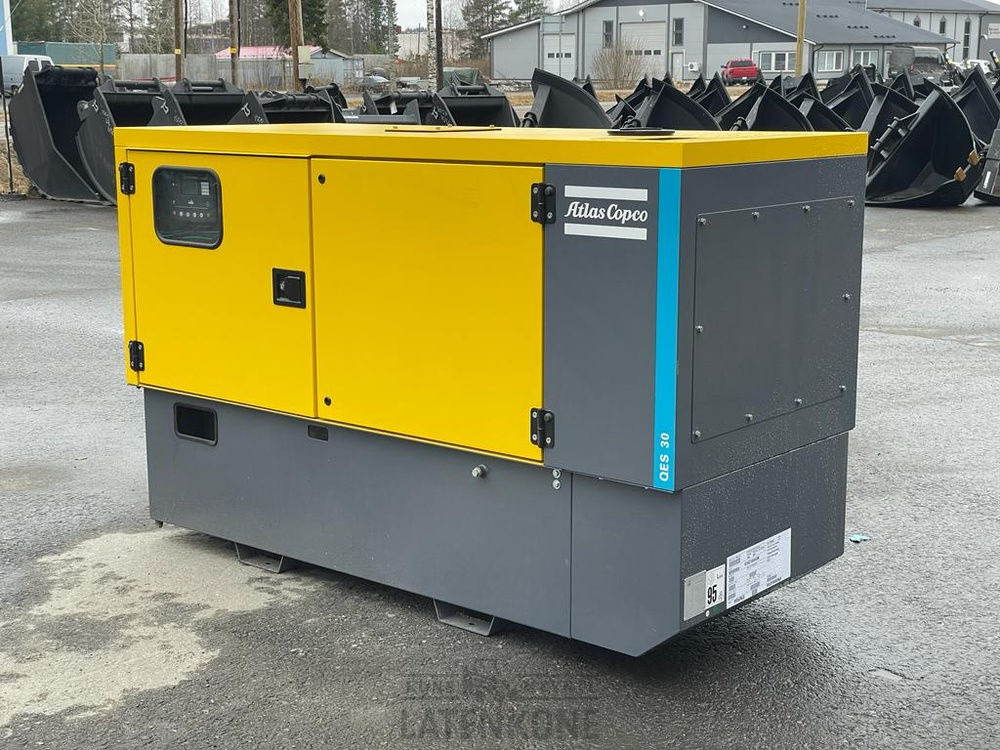 Atlas Copco QES 30 CUD 50 Hz Generaattori - Áramfejlesztő: 2 kép. Atlas Copco QES 30 CUD 50 Hz Generaattori - Áramfejlesztő: 2 kép.