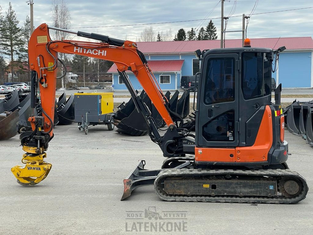 Hitachi ZX 48U-5A kaivinkone - Lánctalpas kotró: 5 kép. Hitachi ZX 48U-5A kaivinkone - Lánctalpas kotró: 5 kép.