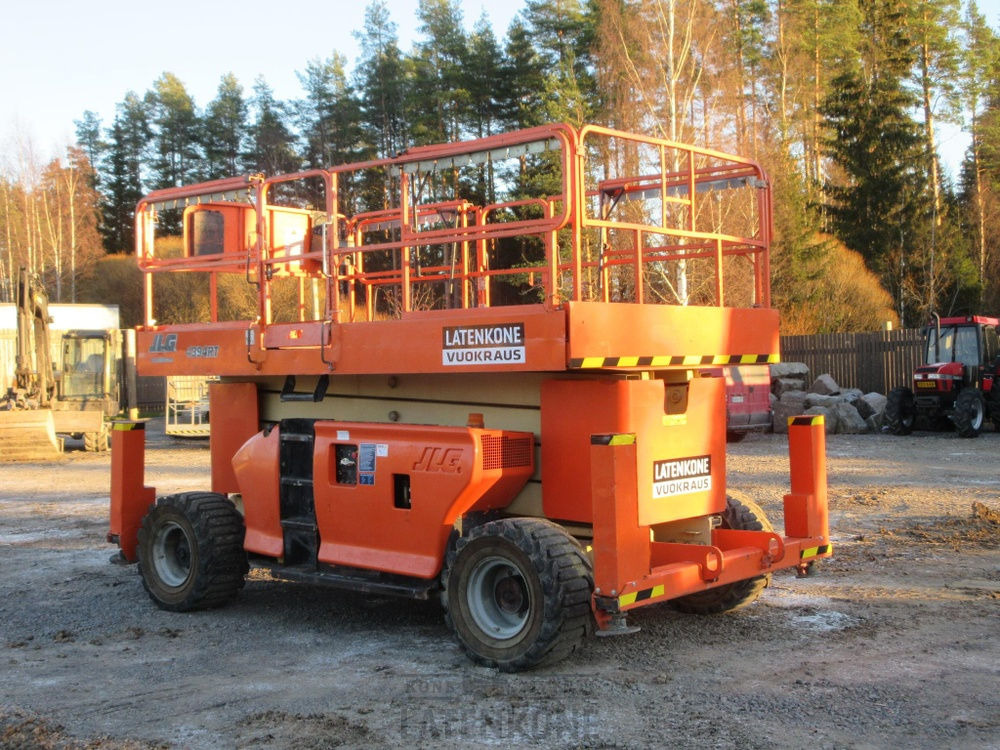 JLG 4394RT 4x4 Saksilava - Ollós emelő: 2 kép. JLG 4394RT 4x4 Saksilava - Ollós emelő: 2 kép.