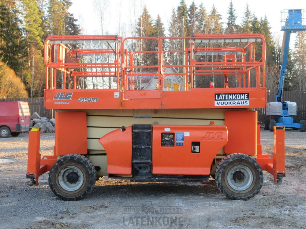 JLG 4394RT 4x4 Saksilava - Ollós emelő: 1 kép. JLG 4394RT 4x4 Saksilava - Ollós emelő: 1 kép.