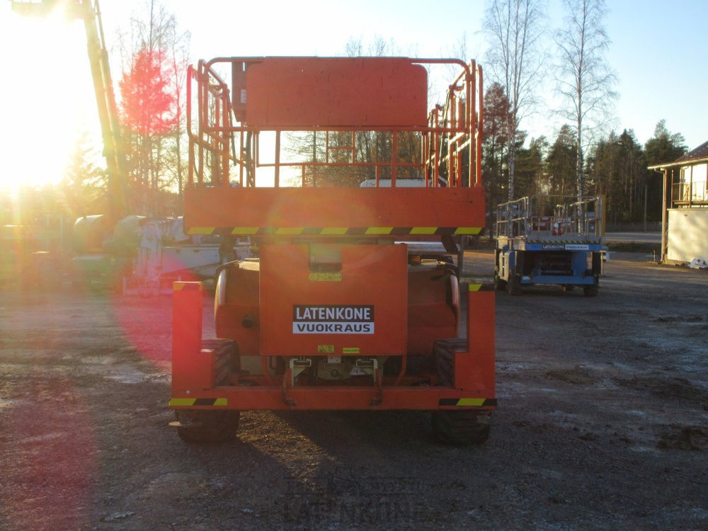 JLG 4394RT 4x4 Saksilava - Ollós emelő: 5 kép. JLG 4394RT 4x4 Saksilava - Ollós emelő: 5 kép.