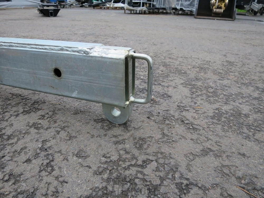 Darugém - Kotrógép Laten Kaivinkoneen nostopuomi 1.3ton S60: 6 kép.