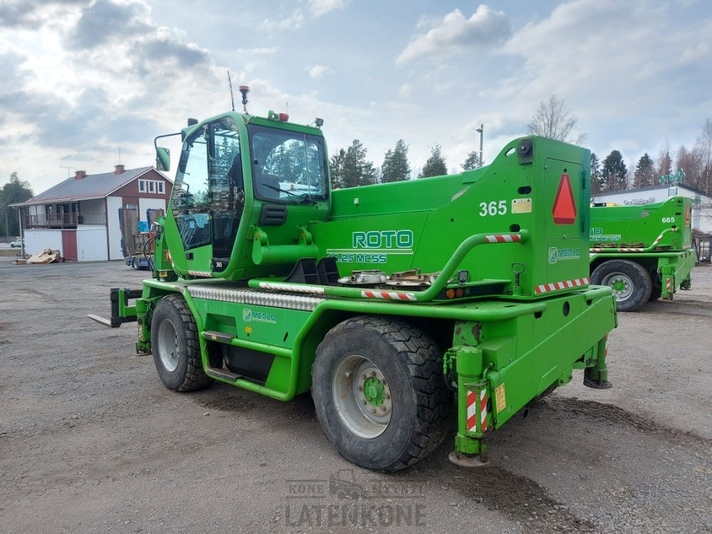 Merlo ROTO 40.25MCSS with basket, remote, jib - Teleszkópos rakodó: 4 kép. Merlo ROTO 40.25MCSS with basket, remote, jib - Teleszkópos rakodó: 4 kép.