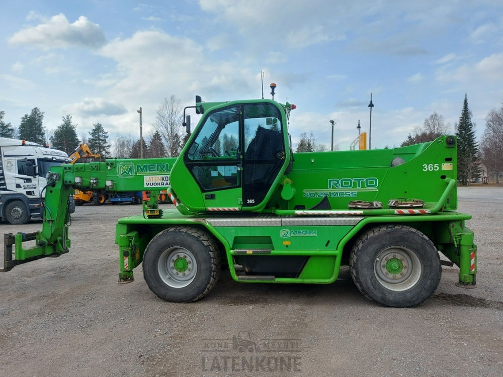 Merlo ROTO 40.25MCSS with basket, remote, jib - Teleszkópos rakodó: 2 kép. Merlo ROTO 40.25MCSS with basket, remote, jib - Teleszkópos rakodó: 2 kép.