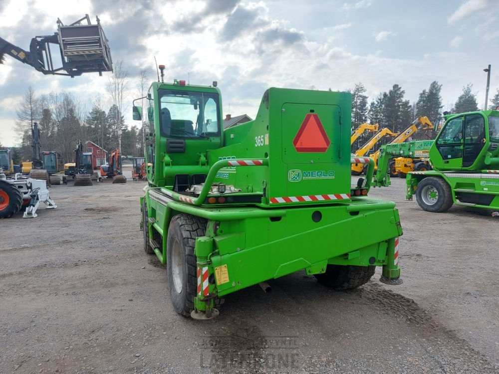 Merlo ROTO 40.25MCSS with basket, remote, jib - Teleszkópos rakodó: 5 kép. Merlo ROTO 40.25MCSS with basket, remote, jib - Teleszkópos rakodó: 5 kép.
