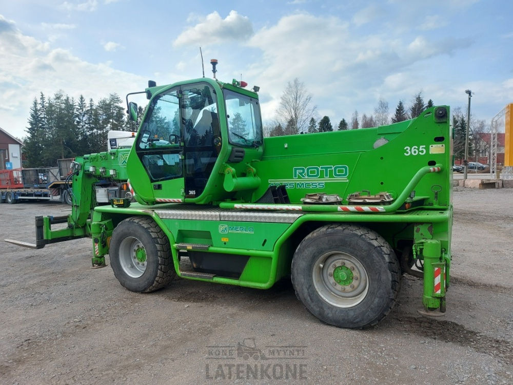 Merlo ROTO 40.25MCSS with basket, remote, jib - Teleszkópos rakodó: 3 kép. Merlo ROTO 40.25MCSS with basket, remote, jib - Teleszkópos rakodó: 3 kép.
