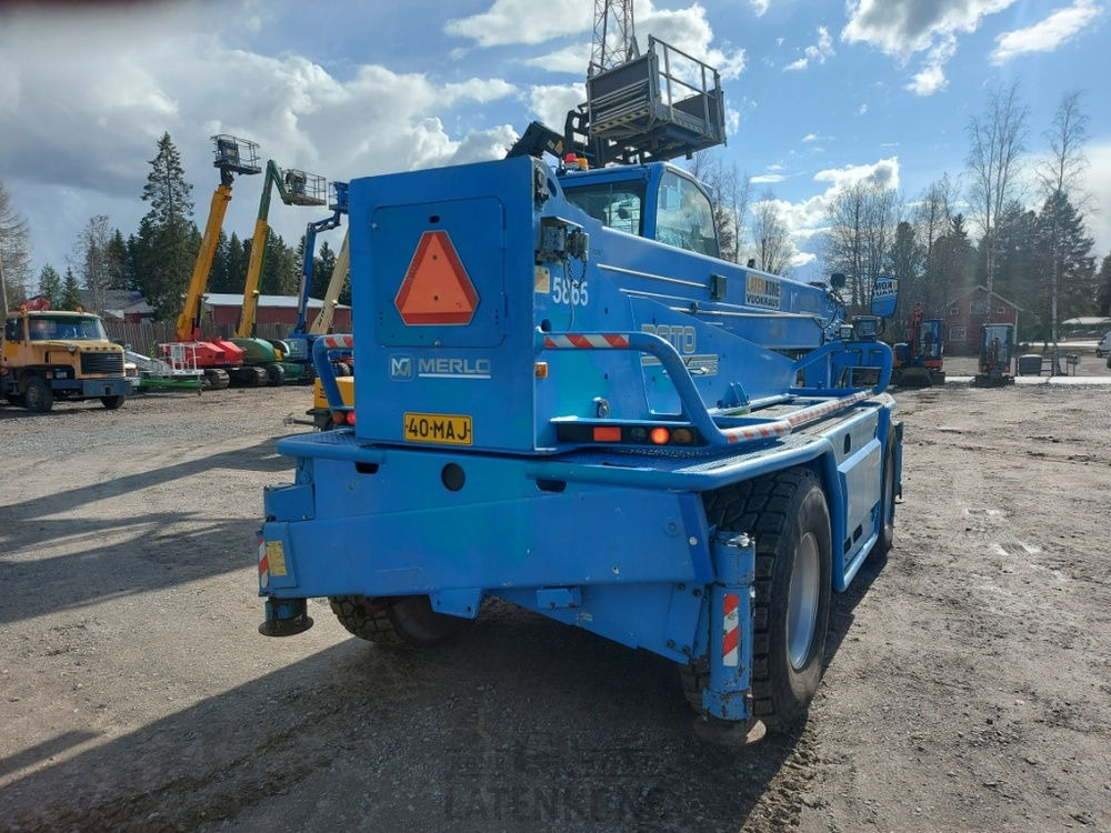 Merlo Roto 40.25MCSS with basket and jib - Teleszkópos rakodó: 5 kép. Merlo Roto 40.25MCSS with basket and jib - Teleszkópos rakodó: 5 kép.