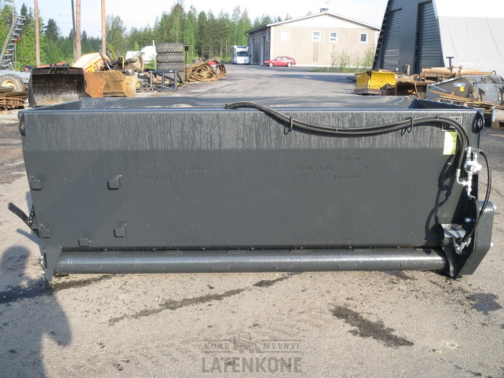 Padagas Hiekoituskauha 1500L - Homok-/ Sószóró: 2 kép. Padagas Hiekoituskauha 1500L - Homok-/ Sószóró: 2 kép.