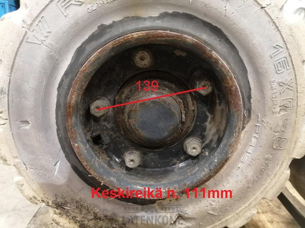 Trukin taka-akseli 16x6-8 valkoisilla renkailla - Hátsó tengely - Villás targonca: 2 kép. Trukin taka-akseli 16x6-8 valkoisilla renkailla - Hátsó tengely - Villás targonca: 2 kép.