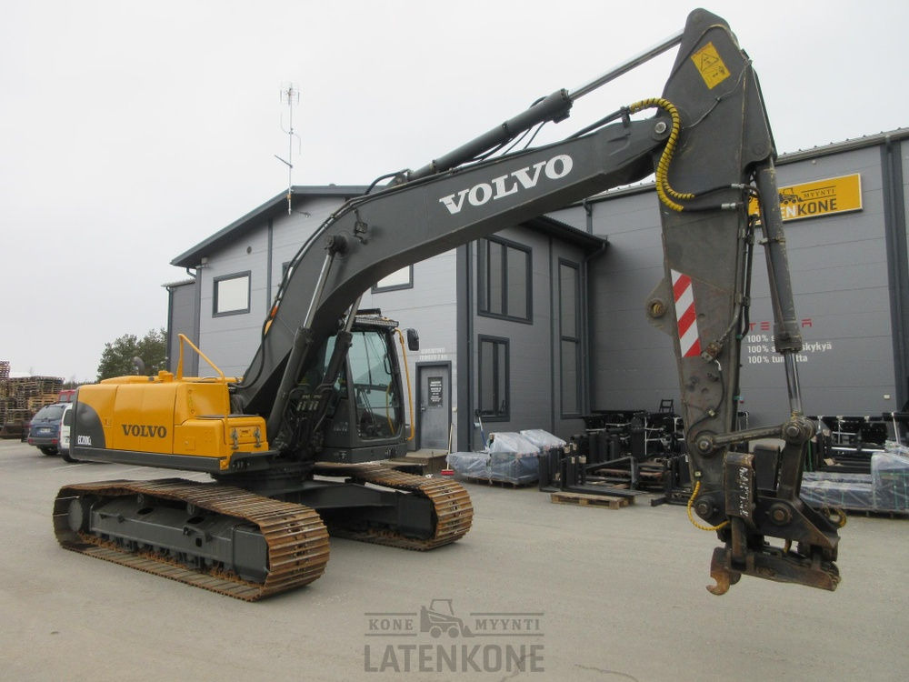 Volvo EC210CL kaivinkone - Lánctalpas kotró: 2 kép. Volvo EC210CL kaivinkone - Lánctalpas kotró: 2 kép.