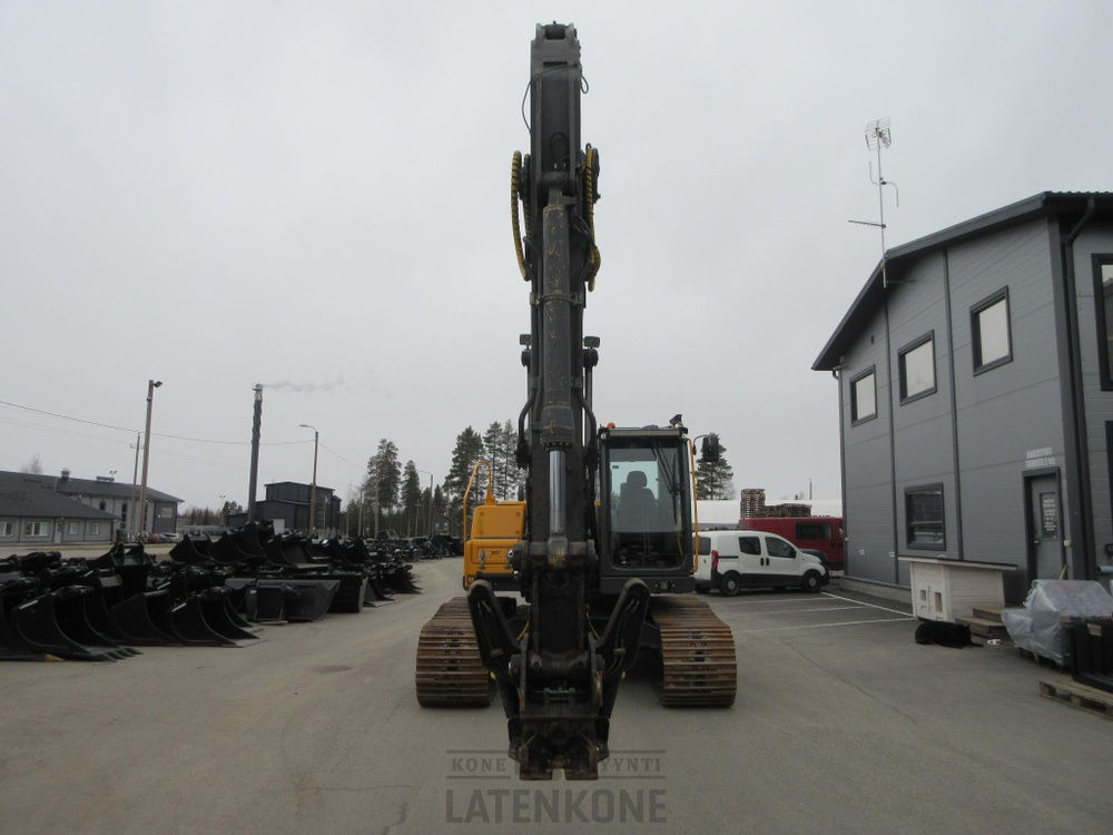 Volvo EC210CL kaivinkone - Lánctalpas kotró: 3 kép. Volvo EC210CL kaivinkone - Lánctalpas kotró: 3 kép.