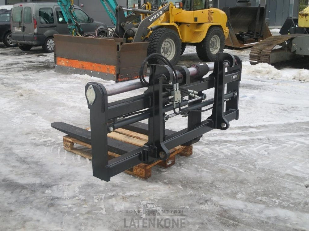 Volvo Hydrauliset trukkipiikit 8000kg 2000mm/1500mm PIN Volvo BM - Raklapvilla - Építőipari gépek: 5 kép. Volvo Hydrauliset trukkipiikit 8000kg 2000mm/1500mm PIN Volvo BM - Raklapvilla - Építőipari gépek: 5 kép.