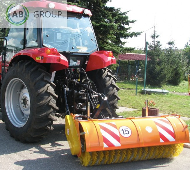 Pomarol tractor mounted road sweeper ZS150, 1,5 m - Adapterek - Hóeltakarító gép: 1 kép. Pomarol tractor mounted road sweeper ZS150, 1,5 m - Adapterek - Hóeltakarító gép: 1 kép.