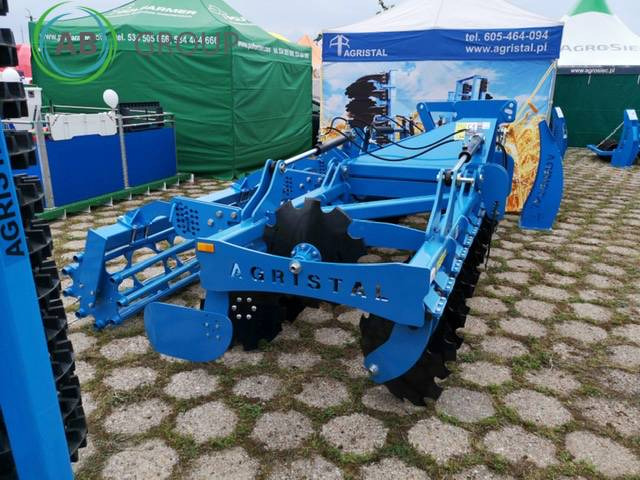 Agristal BTH hydraulic folding disc harrow 4.5 m - Borona: 3 kép. Agristal BTH hydraulic folding disc harrow 4.5 m - Borona: 3 kép.