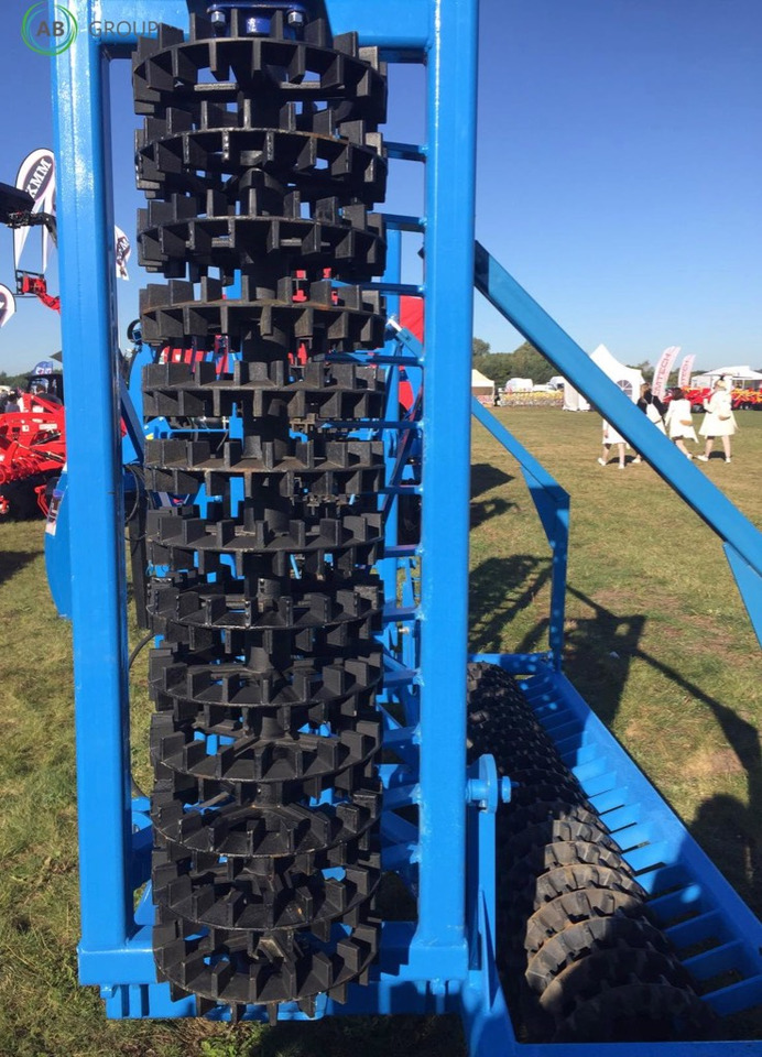 Agristal Crosskill Roller 5m 370 mm - Mezőgazdasági hengerek: 5 kép. Agristal Crosskill Roller 5m 370 mm - Mezőgazdasági hengerek: 5 kép.