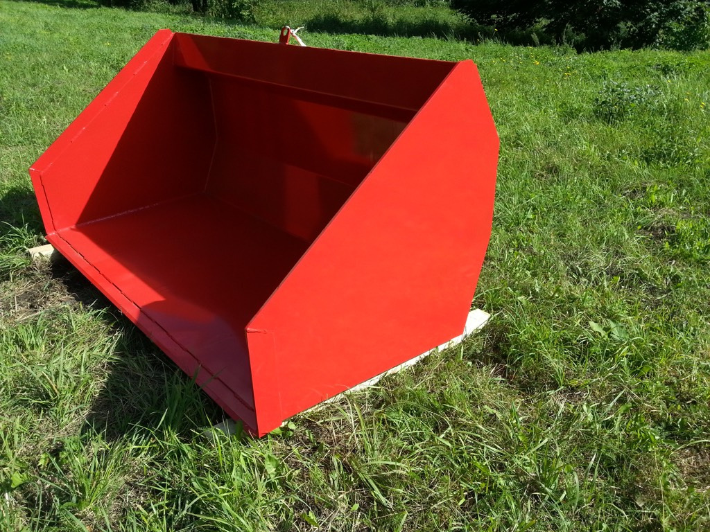 Agromet bucket with hydraulics ŁH-2500 for tractor - Rakodókanál - Mezőgazdasági gépek: 2 kép. Agromet bucket with hydraulics ŁH-2500 for tractor - Rakodókanál - Mezőgazdasági gépek: 2 kép.