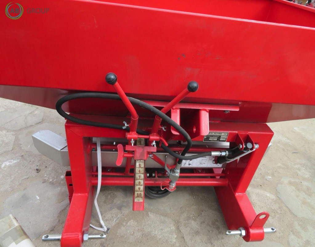 Altro fertilizer spreader RN-600 - Műtrágyaszóró: 2 kép. Altro fertilizer spreader RN-600 - Műtrágyaszóró: 2 kép.