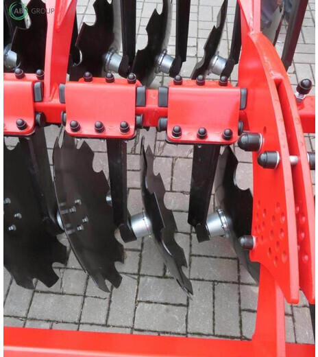 Awemak brona talerzowa składana hydraulicznie Ozyrys BTH4 - Tárcsás borona: 3 kép. Awemak brona talerzowa składana hydraulicznie Ozyrys BTH4 - Tárcsás borona: 3 kép.