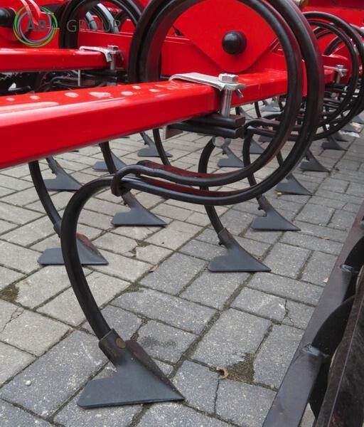 Awemak ciężki agregat uprawowy składany hydraulicznie PUM - Kultivátor: 3 kép. Awemak ciężki agregat uprawowy składany hydraulicznie PUM - Kultivátor: 3 kép.