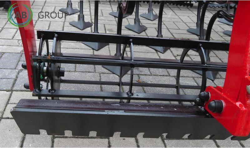 Awemak ciężki agregat uprawowy składany hydraulicznie PUM - Kultivátor: 2 kép. Awemak ciężki agregat uprawowy składany hydraulicznie PUM - Kultivátor: 2 kép.