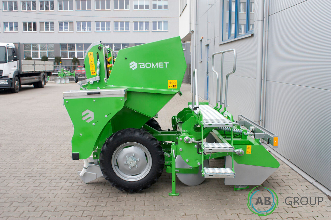 Bomet Gemini S339/1 two-row potato planter (inter-row width: 75 - 90 cm) - Burgonyaültető: 3 kép. Bomet Gemini S339/1 two-row potato planter (inter-row width: 75 - 90 cm) - Burgonyaültető: 3 kép.