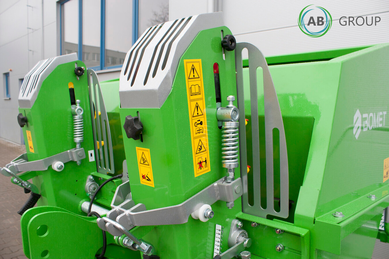 Bomet Gemini S339 two-row potato planter (inter-row width: 67.5 - 80 cm) - Burgonyaültető: 2 kép. Bomet Gemini S339 two-row potato planter (inter-row width: 67.5 - 80 cm) - Burgonyaültető: 2 kép.