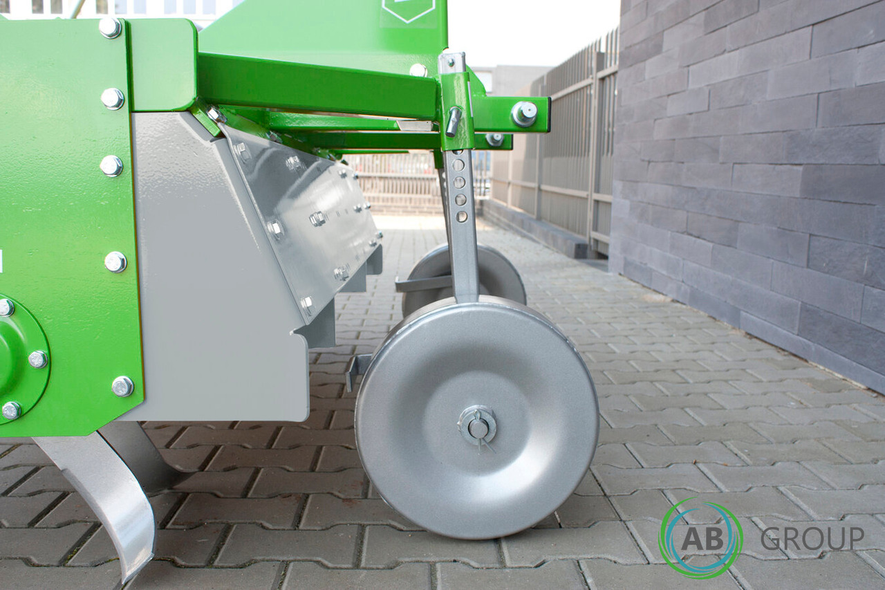 Bomet Vela U540/1 M inter-row ripper - Talajmaró: 4 kép. Bomet Vela U540/1 M inter-row ripper - Talajmaró: 4 kép.