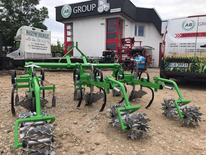 Bomet hoe-rider Norma P475/2 - Talajművelő gep: 1 kép. Bomet hoe-rider Norma P475/2 - Talajművelő gep: 1 kép.