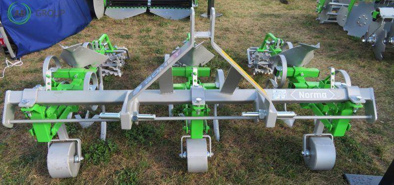 Bomet hoe-rider Norma P475/2 - Talajművelő gep: 5 kép. Bomet hoe-rider Norma P475/2 - Talajművelő gep: 5 kép.