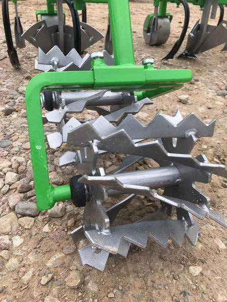 Bomet hoe-rider Norma P475/2 - Talajművelő gep: 3 kép. Bomet hoe-rider Norma P475/2 - Talajművelő gep: 3 kép.