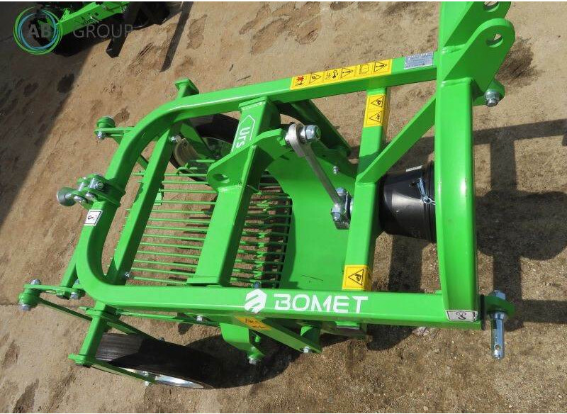 Bomet kopaczka wibracyjna z wyrzutem do tyłu Ursa Z655/1 - Burgonyakombájn: 4 kép. Bomet kopaczka wibracyjna z wyrzutem do tyłu Ursa Z655/1 - Burgonyakombájn: 4 kép.