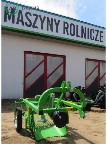 Bomet kopaczka wibracyjna z wyrzutem do tyłu Ursa Z655/1 - Burgonyakombájn: 1 kép. Bomet kopaczka wibracyjna z wyrzutem do tyłu Ursa Z655/1 - Burgonyakombájn: 1 kép.